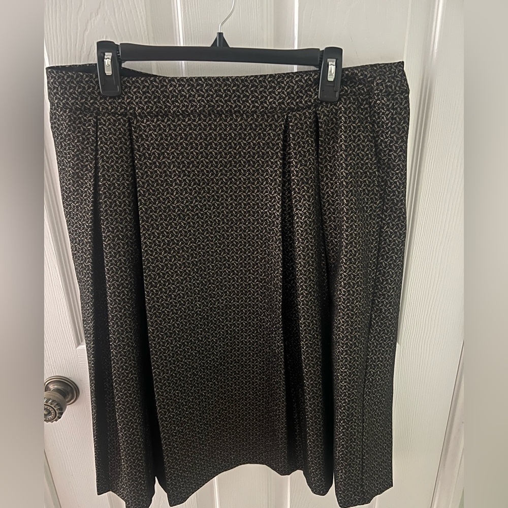 NWT Ann Taylor Size 14 Black Skirt with Pleats & Gold Metallic Pattern